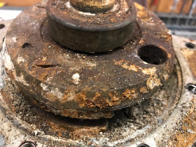 Das war mal eine Kurbelwelle. Ob eine Regeneration da noch möglich ist?