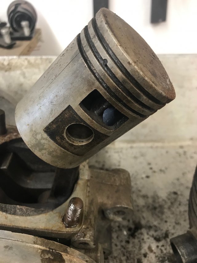 Eine schöne Überraschung: keine Kolbenringe mehr vorhanden...