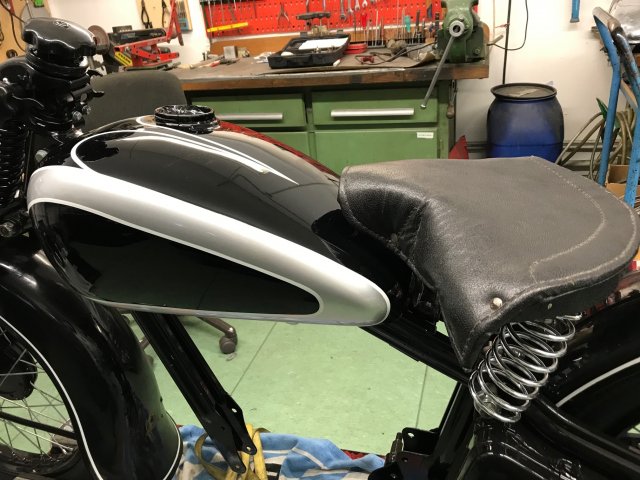 Nach langem Suchen endlich einen Original-Sattel gefunden...