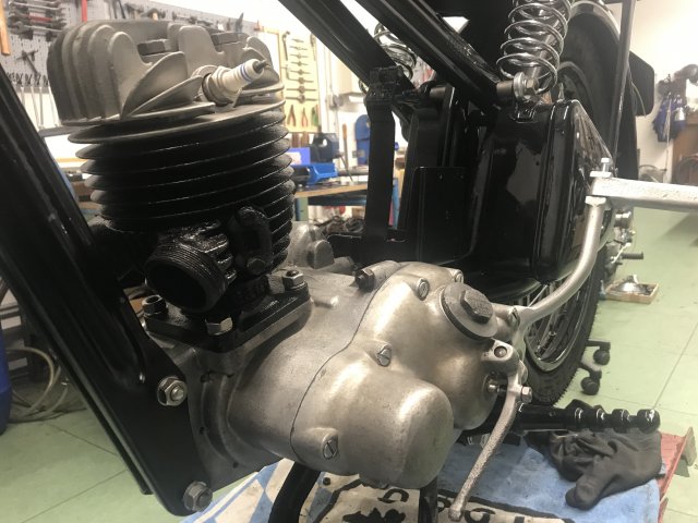 Der Motor ist drin. Als nächstes wird die elektronische Zündung verbaut.