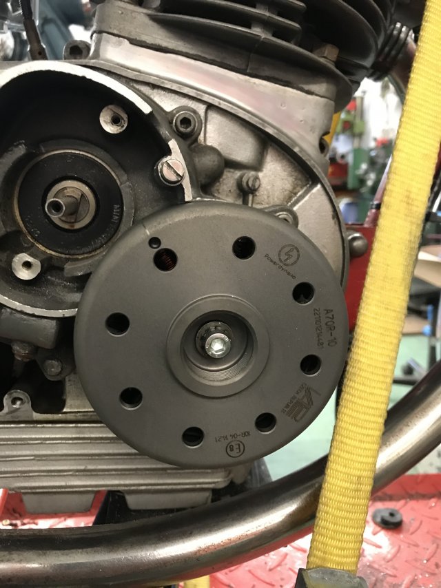 Die elektronische Zündung ist eingebaut (Motorgehäuse musste angepasst werden).