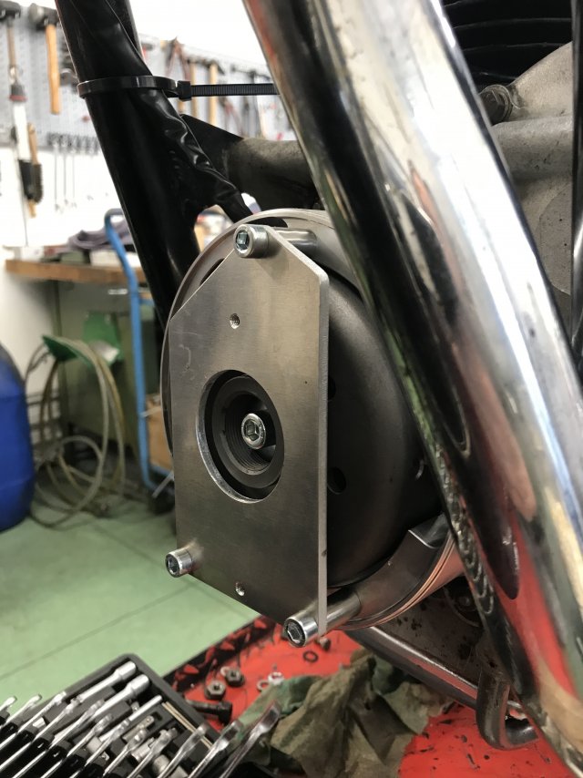 Die kontaktlose Zündung ist verbaut.