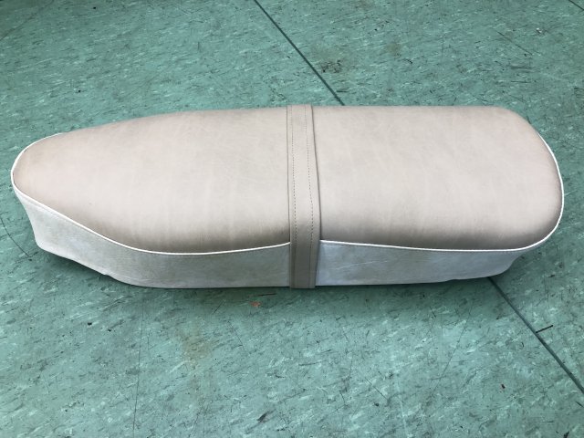 Die alte Sitzbank wurde komplett neu bezogen.