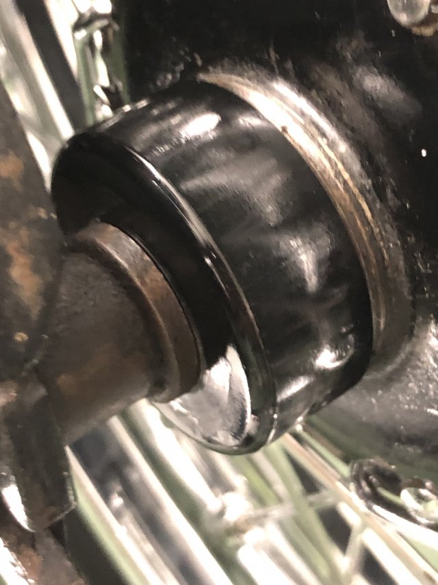 Hier die selbst gedrehte Staubkappe!