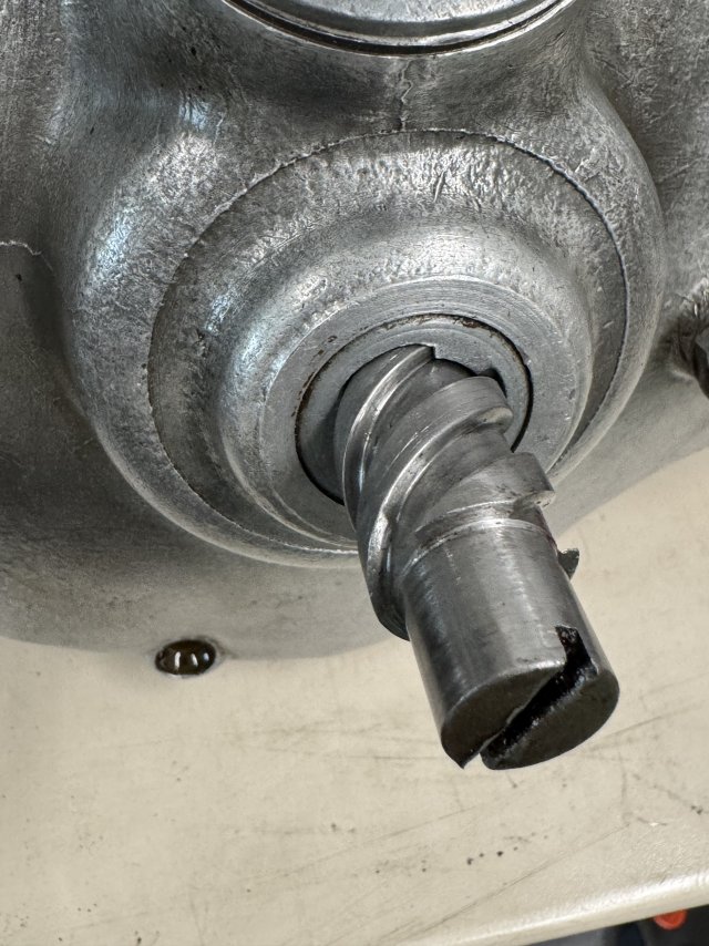 Die Kupplungsschnecke hat zuviel Spiel - das Getriebe fett tritt aus...