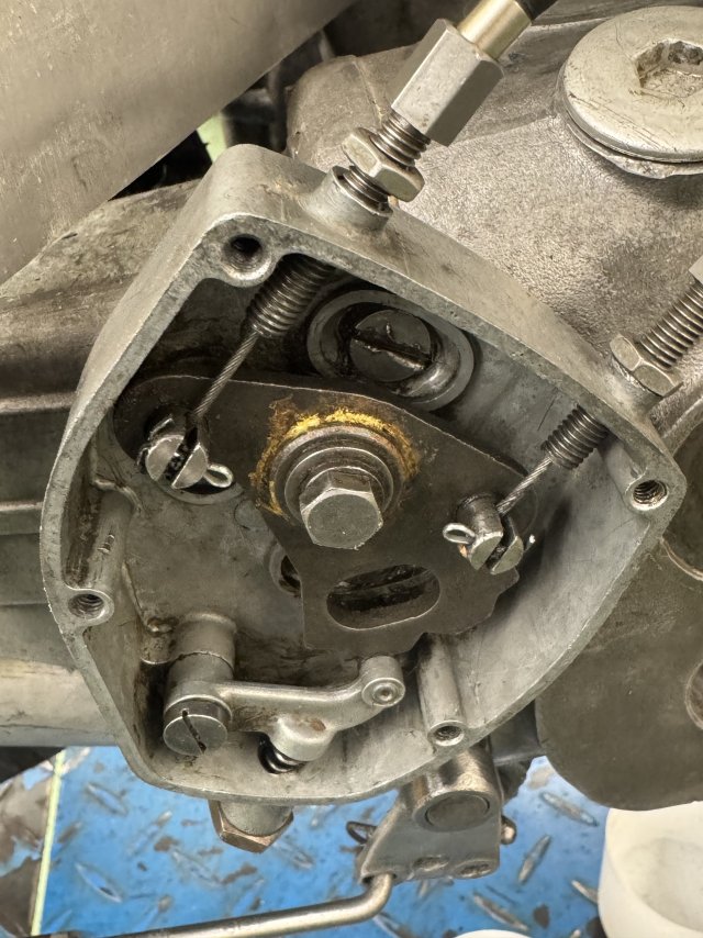 Das Schaltgehäuse mit den neuen Zügen.