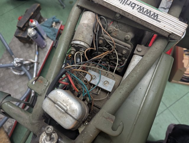 ... alle alten Kabel und Zündanlage raus und...