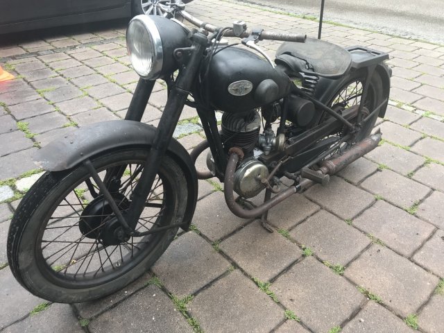 Anlieferungszustand...schaut auf den ersten Blick komplett aus...